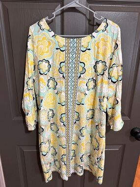 Crown & Ivy Women's Yellow Floral Shift Dress